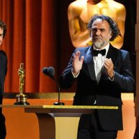 González Iñárritu entrega Oscar honorario a Tom Cruise y asegura que “es mexicano” (Video)