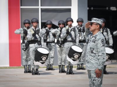 Sin discursos y con la bandera caída, asume el coordinador en Occidente de la Guardia Nacional