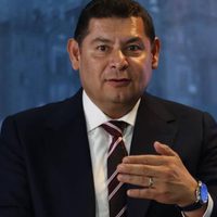 Armenta se deslinda de despido de abogada que protestó en acto de Sheinbaum