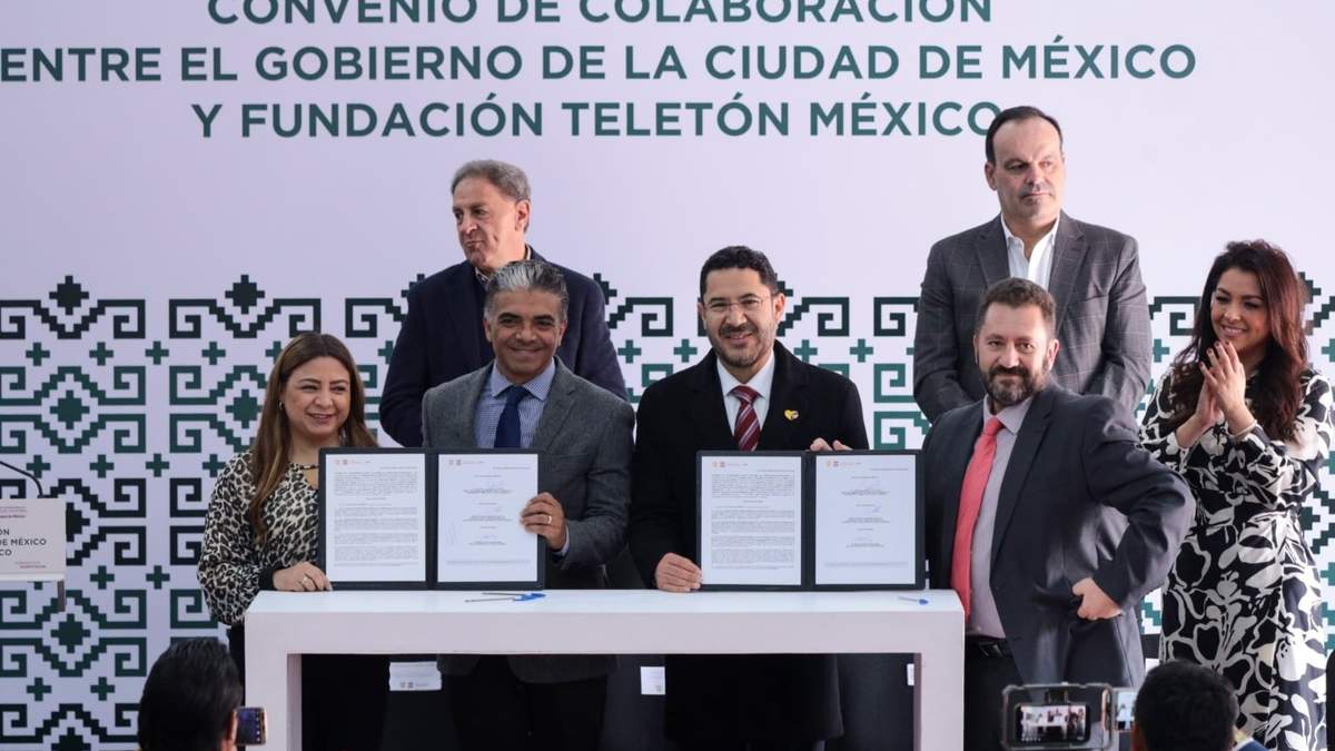 El jefe de gobierno, Martí Batres, firmó un convenio con directivos del Teletón