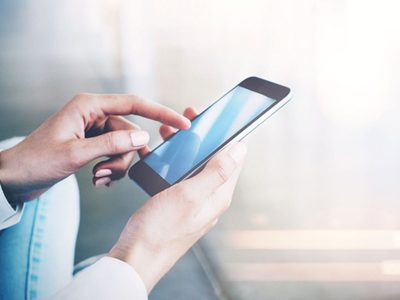 No tirés tus celulares viejos y usalos de esta forma para mejorar tu señal de internet