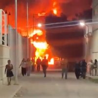 Explota bodega usada para almacenar huachicol en Villagrán, Guanajuato (Video)