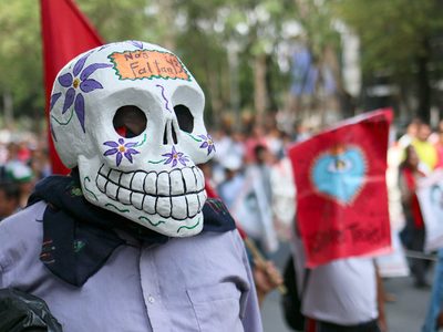 Padres de los 43 exigen respuestas de la PGR a más tardar en agosto