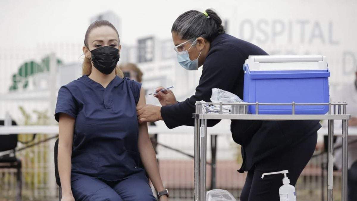 Melissa Zapiaín Sánchez, de 37 años, fue la segunda persona en recibir la vacuna contra el covid-19 en Jalisco