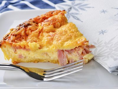 No lleva masa y es fácil de preparar: la mejor receta de tarta para tener listo el almuerzo en 10 minutos