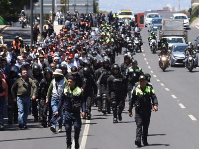 Transportistas levantan bloqueos y se van al Zócalo (Video)