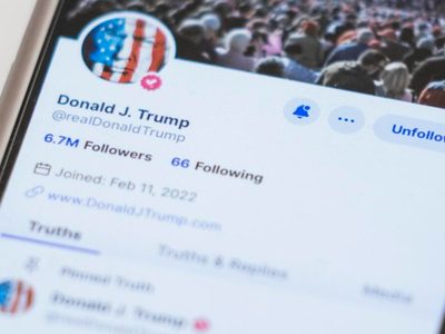 Red social de Trump debuta en el Nasdaq; sus acciones suben casi 50% al inicio