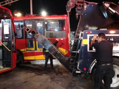 Chocan dos unidades del Metrobús; reportan 20 personas heridas