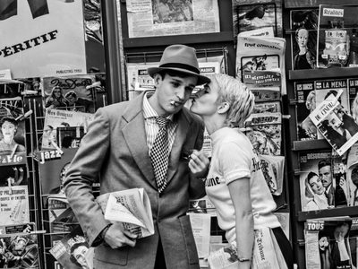 “Nueva Ola Francesa”, inspirada en la ópera prima de Jean-Luc Godard, revive la libertad creativa