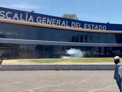 Recuerdan con pintas y destrozos la matanza de Arantepacua