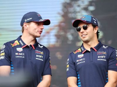 El respaldo en medio de los rumores: Max Verstappen defendió a Checo Pérez en su peor momento