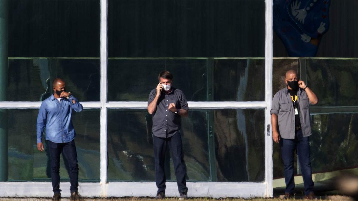 El presidente Jair Bolsonaro en el Palacio de la Alvorada. Fuente: (Twitter)