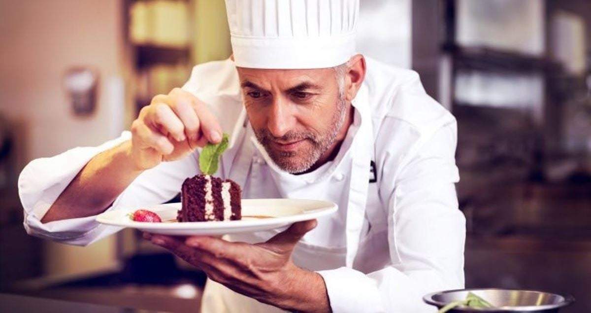El gorro de cocinero que creó un francés. Fuente; (Instagram)