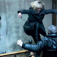 'Atómica”: Seducción, violencia e intriga