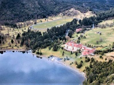 Río Negro debe garantizar en tres meses el acceso a Lago Escondido, cercado por Joe Lewis