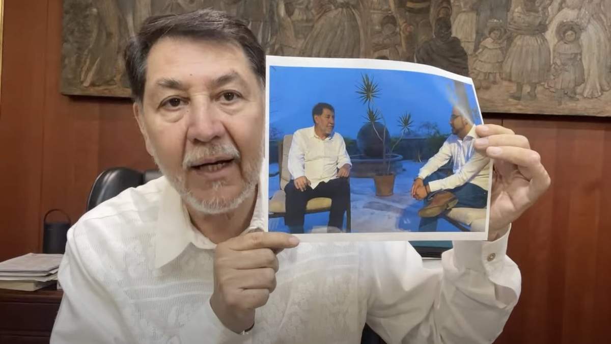 Gerardo Fernández Noroña mostró una fotografía de la visita que le hizo el alcalde de Tepoztlán