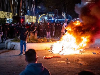 Batalla campal en Países Bajos por las nuevas restricciones por la pandemia: decenas de detenidos