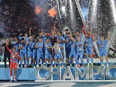 Cruz Azul arrasa 5-0 a Whitecaps para conquistar la corona de la Copa de Campeones de Concacaf