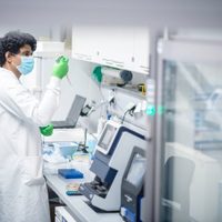 Pfizer y BioNTech anuncian que su vacuna adaptada a variantes de ómicron llegará hasta octubre