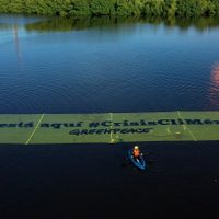 Greenpeace protesta frente a refinería Dos Bocas, megaproyecto emblema de AMLO
