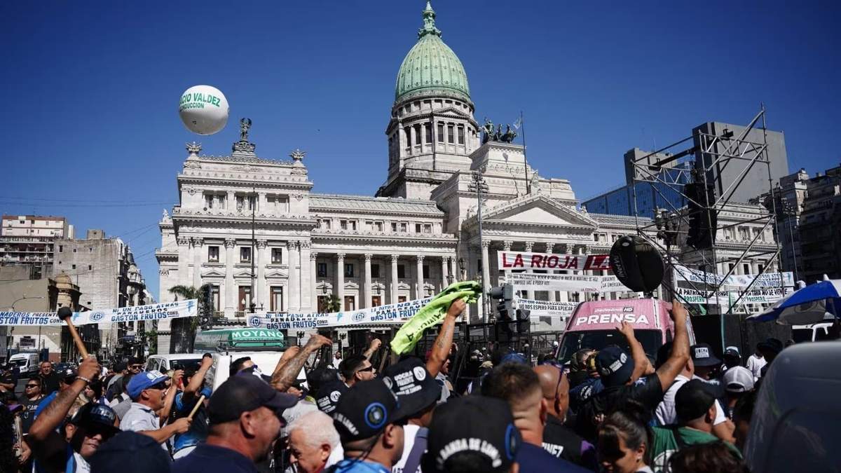Piqueteros reiteran su rechazo a Ley ómnibus. Fuente: (Twitter)