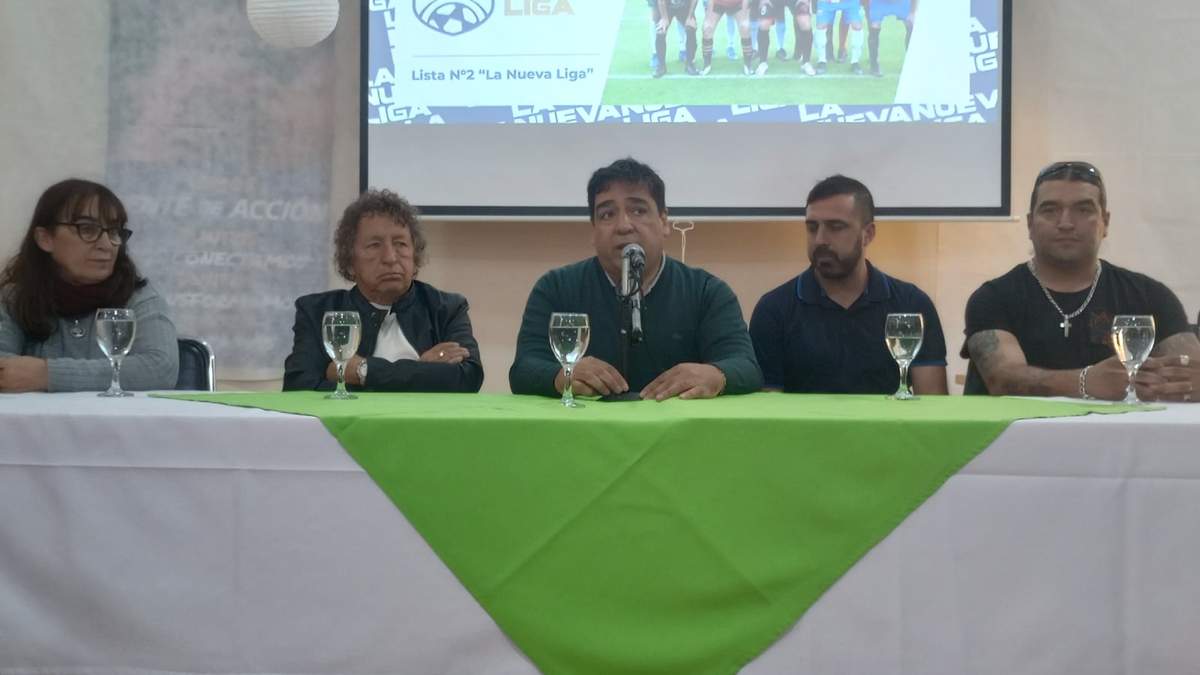 Marcela De Vicente (Patagonia); Juan Gutiérrez (Atlético Neuquén); Néstor Mingot (Centenario); Ariel Koon (Dep. Confluencia); Anibal Villalba (Dep. Rincón) y Fabián Godoy (alianza), algunos de los que integran la Lista 2.