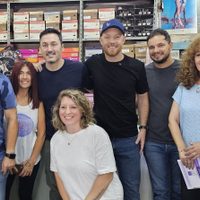 Luis Petri caminó Luján con Allasino y agitó el "mercado" electoral