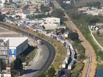 Bloqueos de productores de maíz colapsa ingresos y salidas carreteras en Guadalajara (Videos)