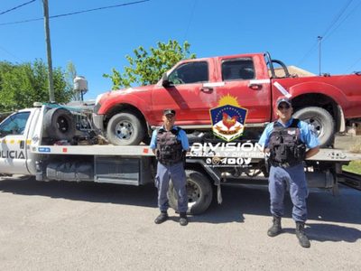 La Policía encontró abandonada en la calle una camioneta que había sido robada