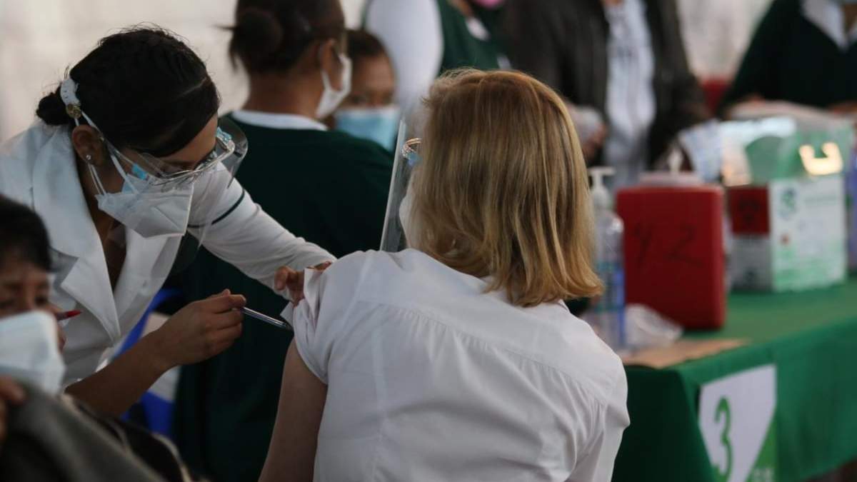 La vacunación en la alcaldía Miguel Hidalgo se realiza en el Campo Marte y en la Escuela Nacional de Maestros