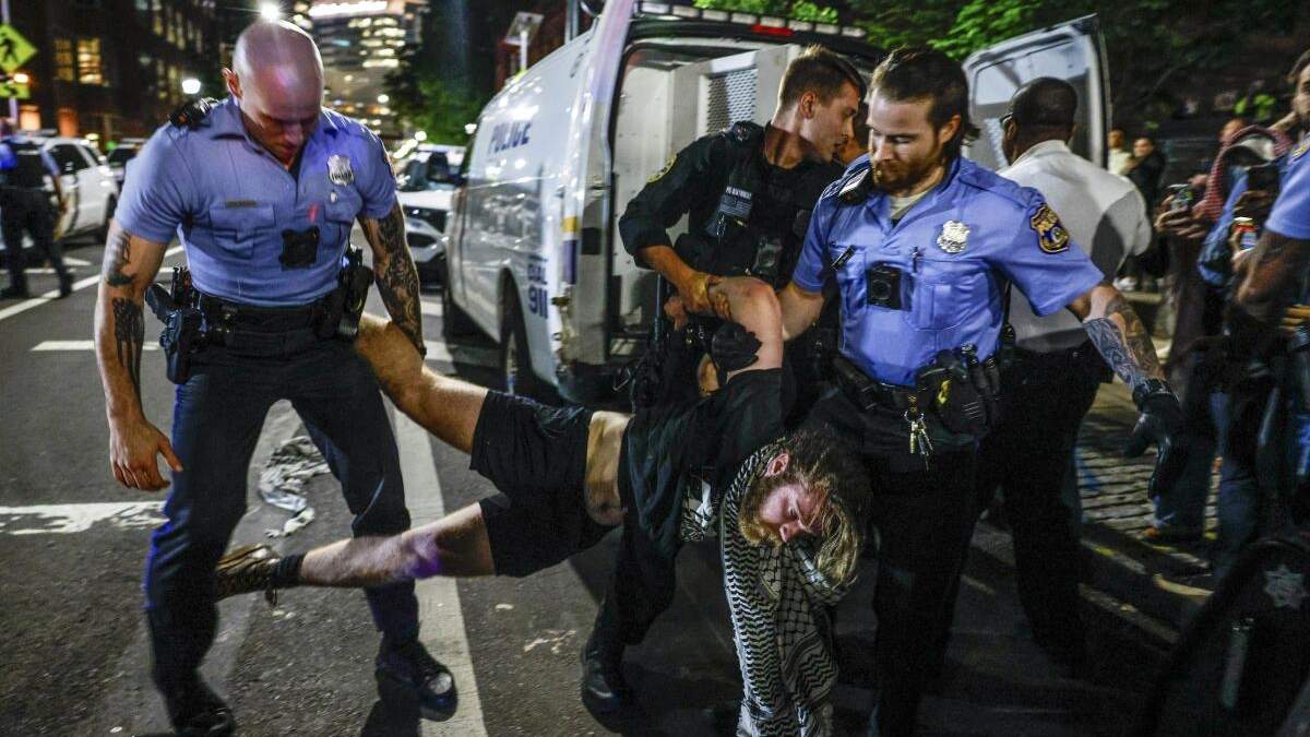 Un manifestante es arrestadO cerca del campus de la Universidad de Pensilvania en Filadelfia
