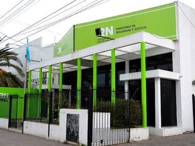 Viedma: por tareas de desinfección, obligan a cerrar dos ministerios