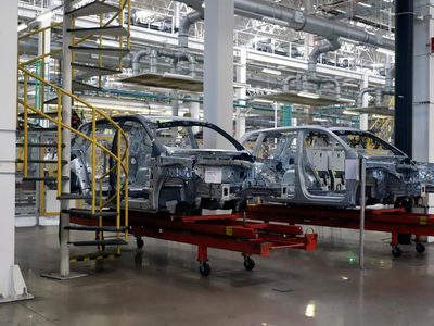Reforma eléctrica y autos chocolate meten reversa a la industria automotriz