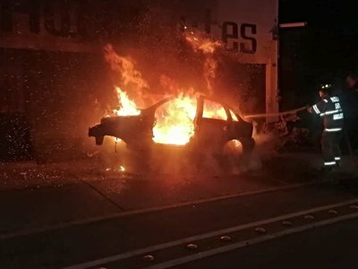 Sujetos queman al menos ocho vehículos en Aguascalientes este fin de semana
