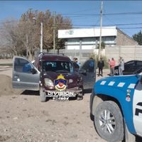 La policía recuperó un vehículo robado y demoró a dos personas en Neuquén