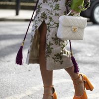 El ítem de moda que llega pisando fuerte esta primavera: las faldas largas se coronan y así podés usarlas