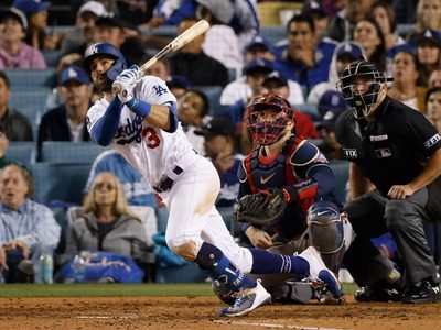 Dodgers despiertan y dan paliza de 11-2 a Bravos