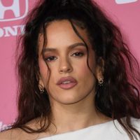 Rosalía fulminó en los Grammy con un vestuario increíble. ¡Diosa!