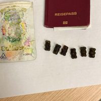 Detienen a alemán por traficar gomitas de cannabis