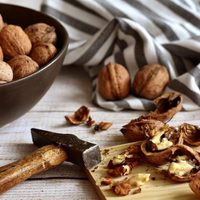 Si comiste nueces, no tires las cáscaras: podés crear este sorprendente portavelas y sin gastar un peso