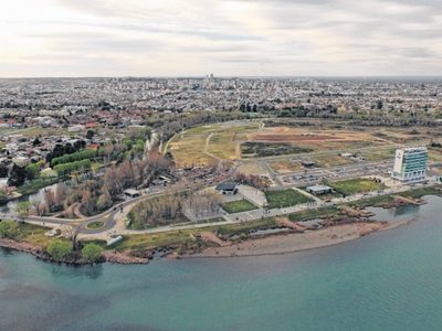 Omar Gutiérrez anunció una nueva obra que cruzará el río Limay hacia la isla 132