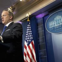 Vocero de la Casa Blanca matiza dichos de Trump sobre política migratoria