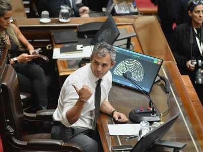 Blanqueo de dólares: semana clave para LLA