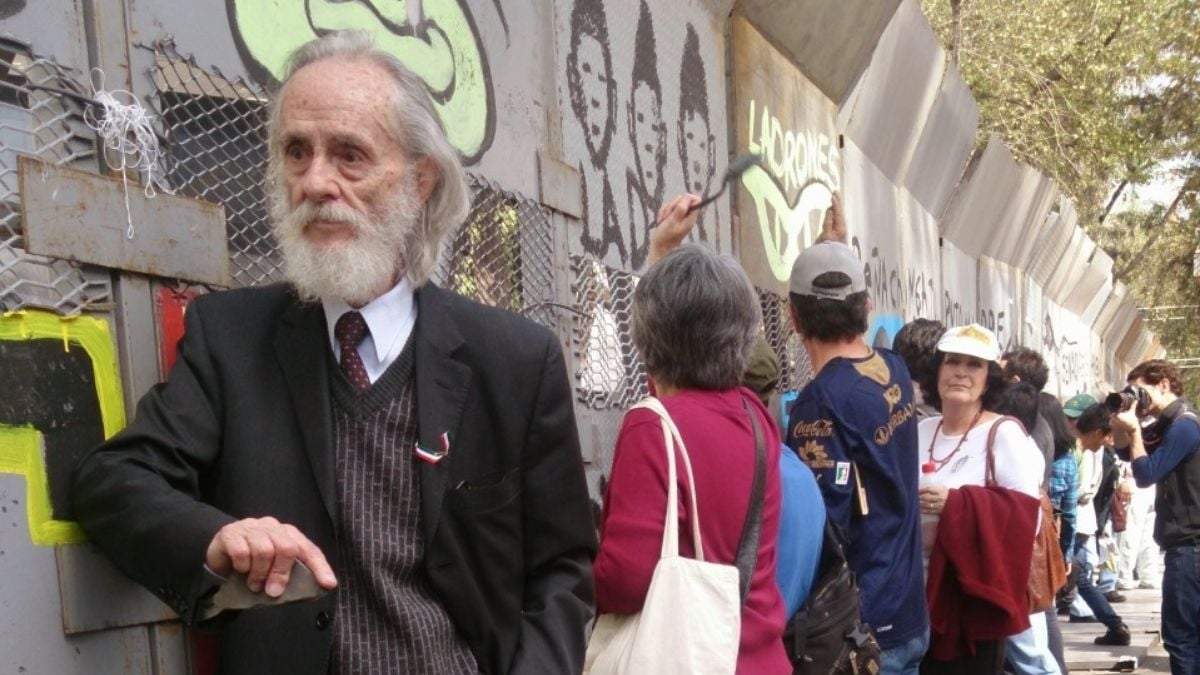 Enrique González Rojo en una protesta contra la reforma energética