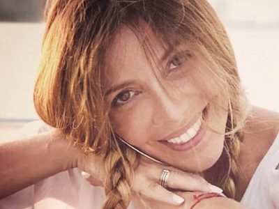 ¡Desopilante! Mónica Ayos se puso el smoking y realizó una desopilante imitación de Les Luthiers