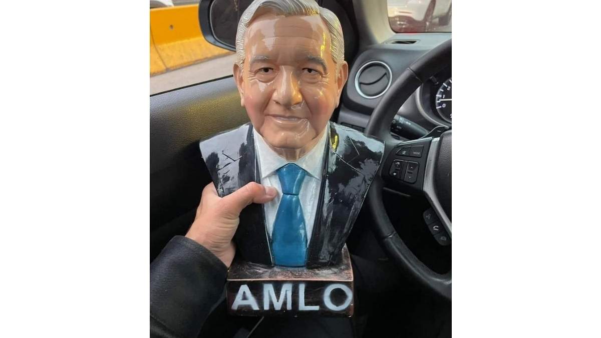 Alcancía con la imagen del presidente de México, Andrés Manuel López Obrador