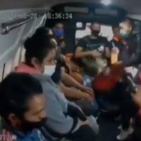 El mismo día, dos sujetos asaltan en transporte público y en uno disparan a un joven (Video)
