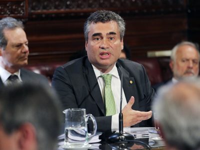 Preocupado por la deuda, Vanoli le pidió a los argentinos que permanezcan unidos