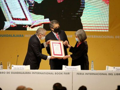 Diamela Eltit llama a evitar que la ultraderecha gane la elección en Chile
