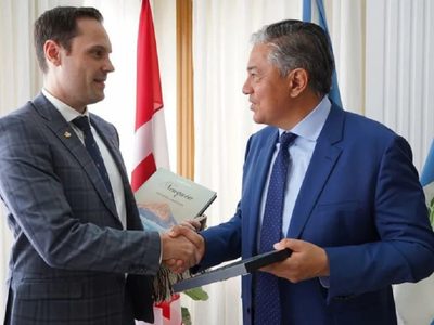 Funcionario del estado de Alberta se reunió con Figueroa para fortalecer relaciones en materia de hidrocarburos